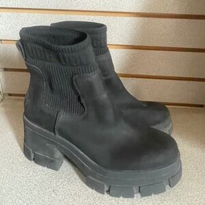 UGG Ashton Chelsea Black Waterproof Leather Platform Lug Sole Boots Womens 9